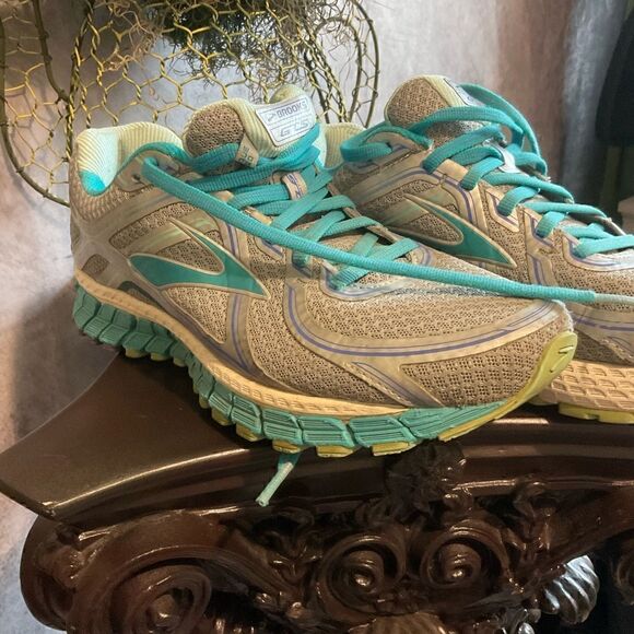 BROOKS GTS. GREAT SHOES FOR WORK OR PLAY SIZE 9.5 wide - Picture 3 of 13